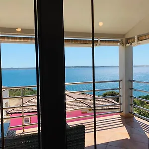 https://apartmani-lll.hotelinzadar.com