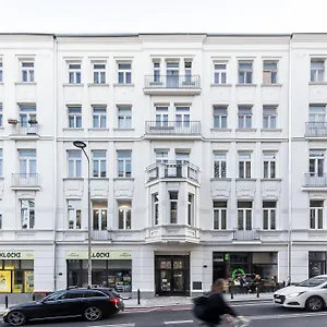 https://ecru-warsaw-glamorous-studio-near-metro-nowy-swiat.warsawhotelspoland.com