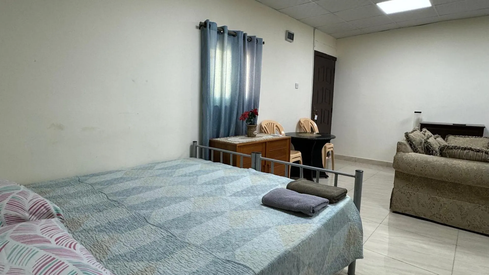 Appartamento Backpackers Place Abu Dhabi Alloggio in famiglia