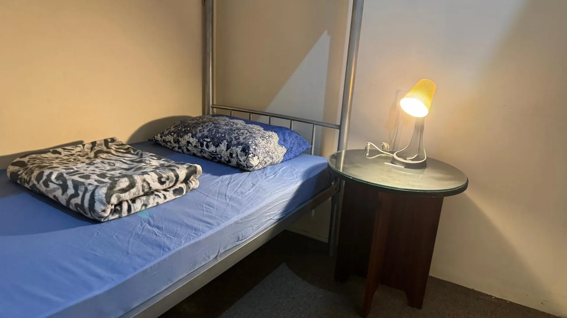 Appartamento Backpackers Place Abu Dhabi 0*,  Emirati Arabi Uniti