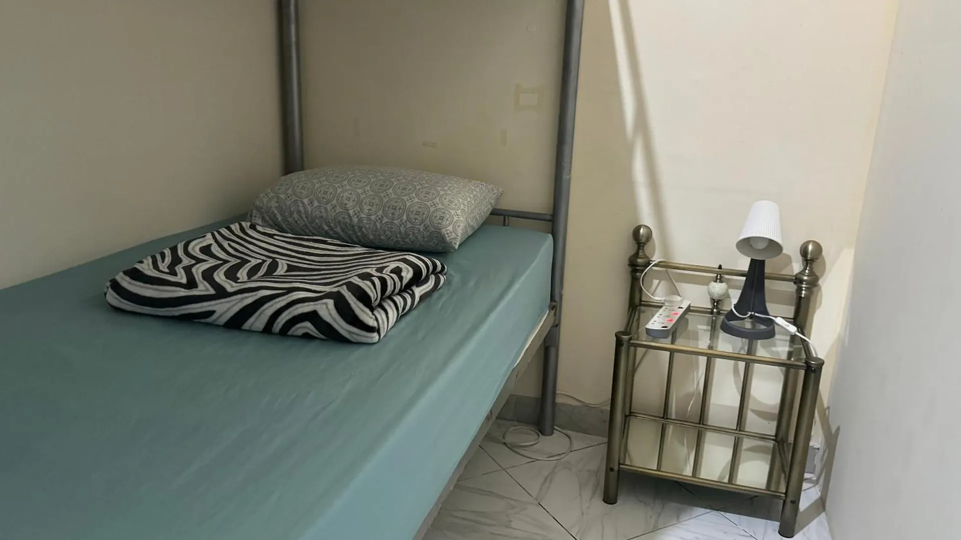 Appartamento Backpackers Place Abu Dhabi